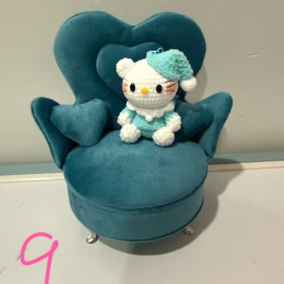 🧶Handmade Crocheted KT Keychain - Picture 9 of 11